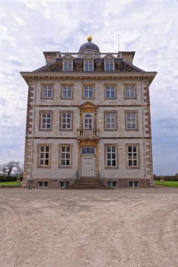 Ashdown Evi (ayrıca Ashdown Park olarak da bilinir) - İngiltere 'nin Oxfordshire ilçesindeki Ashbury sivil kilisesinde 17. yüzyıl kır evi