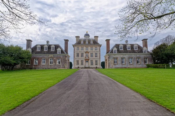 Ashdown Evi (ayrıca Ashdown Park olarak da bilinir) - İngiltere 'nin Oxfordshire ilçesindeki Ashbury sivil kilisesinde 17. yüzyıl kır evi