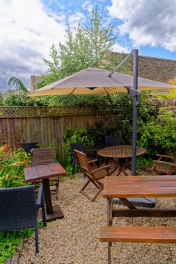 Arka Bahçe - Thames, Gloucestershire, İngiltere - Birleşik Krallık - 19 Temmuz 2020