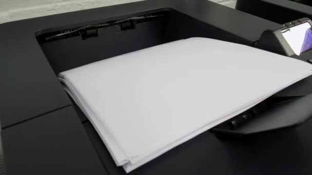 Kancelářská Laserová Trysková Tiskárna Tiskne Skladu Velké Množství Papíru Formátu — Stock video