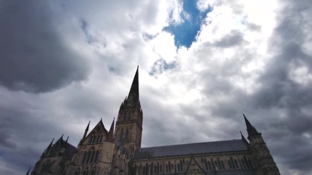 Μεσαιωνικό Καμπαναριό Του Καθεδρικού Ναού Του Salisbury Στο Κλείσιμο Salisbury — Αρχείο Βίντεο