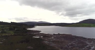 Clatteringshaws Gölünün, Galloway Orman Parkı, Dumfries ve Galloway 'in havadan görünüşü - Birleşik Krallık