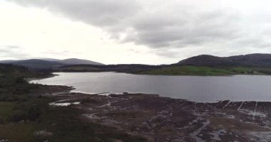 Clatteringshaws Gölünün, Galloway Orman Parkı, Dumfries ve Galloway 'in havadan görünüşü - Birleşik Krallık