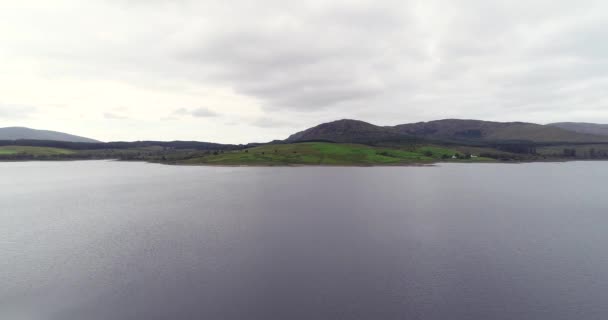 Letecký Pohled Shora Clatteringshaws Loch Calloway Forest Park Dumfries Galloway — Stock video