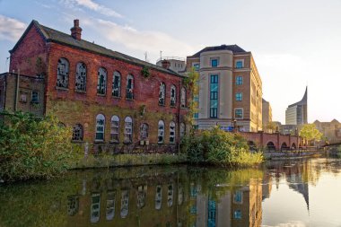 River Kennet ve Kennet ve Avon Kanalı Reading, Berkshire, İngiltere - 16 Nisan 2020