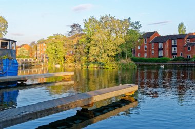 River Kennet ve Kennet ve Avon Kanalı Reading, Berkshire, İngiltere - 16 Nisan 2020