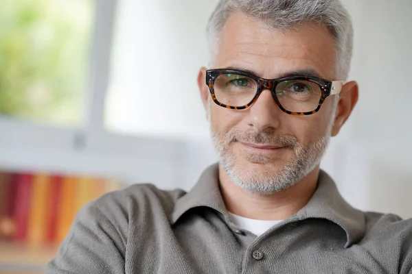 Retrato Homem Sorridente Meia Idade Com Óculos — Fotografia de Stock