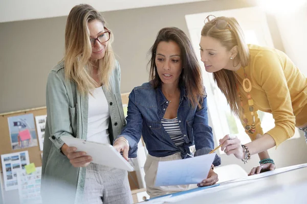 Motedesignere Som Samarbeider Prosjektet – stockfoto