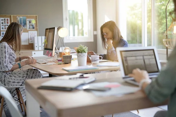 Femeile Afaceri Care Lucrează Spațiul Working — Fotografie, imagine de stoc