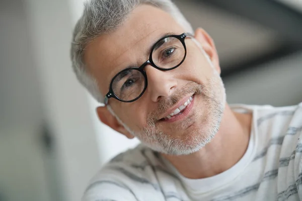 Μεσήλικας Άντρας Μοντέρνα Γυαλιά — Φωτογραφία Αρχείου