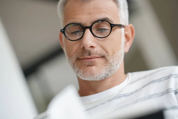 Trendy Mature Guy Eyeglasses Reading Book Home — Stock Photo, Image