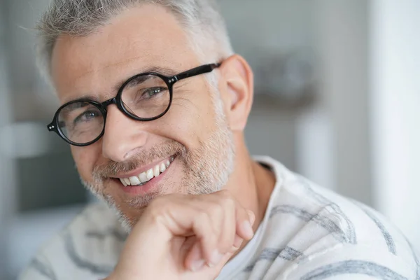 Ragazzo Mezza Età Con Occhiali Alla Moda — Foto Stock