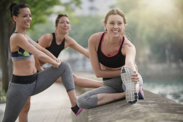 Groep Van Joggers Strekken Het Lopen — Stockfoto