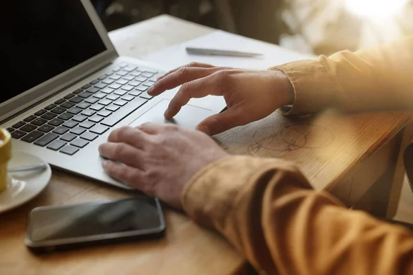 Upper View Man Working Laptop Coffee Shop — Stock Photo, Image