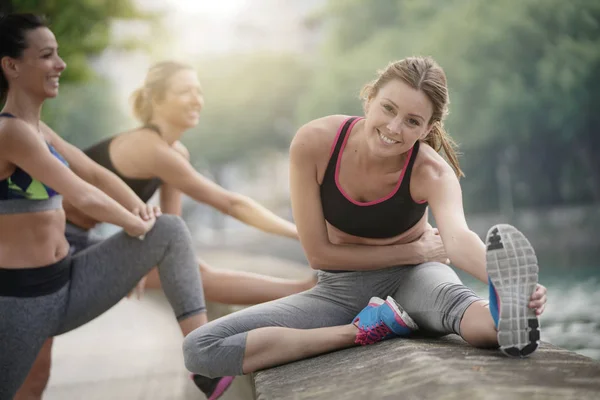 Ομάδα Του Joggers Απλώνεται Μετά Την Εκτέλεση Φωτογραφία Αρχείου