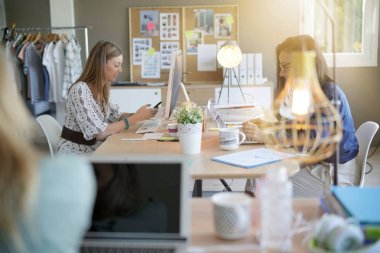 Çalışma alanı ortak çalışma iş kadınları