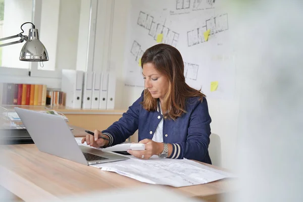 Woman Designer Office Working Project — Stock Photo, Image