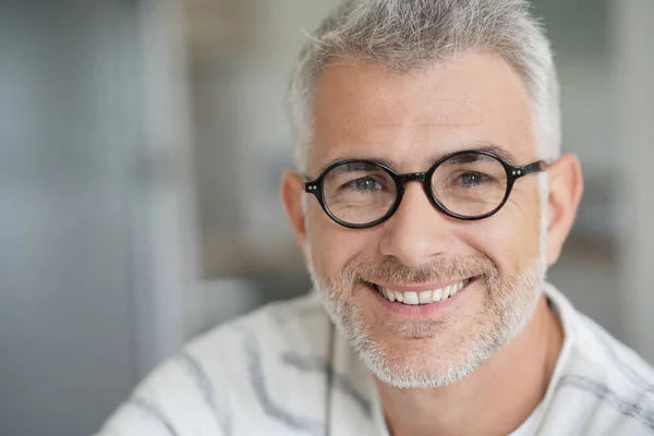 Middelbare Leeftijd Man Met Trendy Brillen — Stockfoto