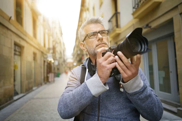 Fotografo Nella Città Europea Che Fotografa Edifici — Foto Stock