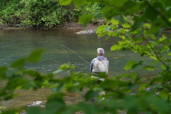 Pesca Com Mosca Pescador Rio Natureza — Fotografia de Stock