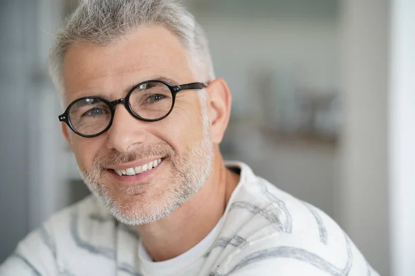 Middelbare Leeftijd Man Met Trendy Brillen — Stockfoto