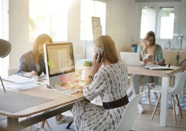 Businesswomen Working Working Space — Stock Photo, Image