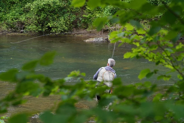 Rybář Muškaření Řece Příroda — Stock fotografie