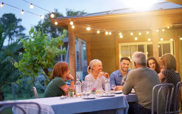 Letni Grill Party Przyjaciółmi — Zdjęcie stockowe