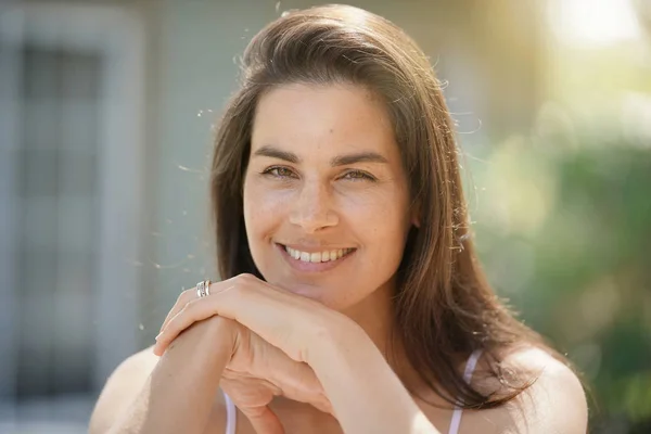 Retrato Mulher Morena Atraente Anos — Fotografia de Stock