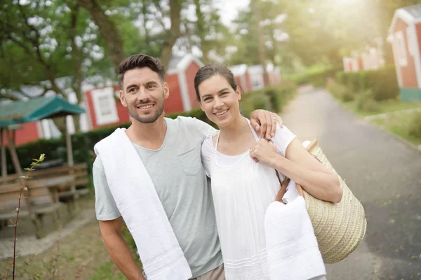 Paar Mittleren Alters Urlaub Beim Wandern Auf Dem Campingplatz — Stockfoto