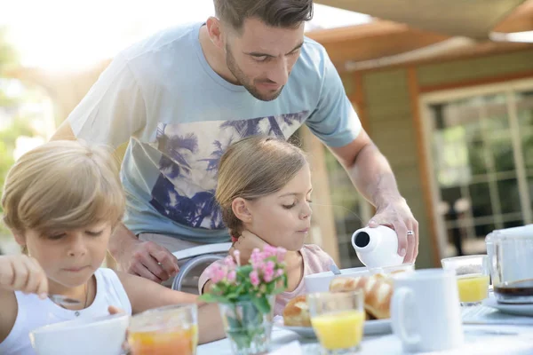 Family Having Breakfast Summer Morning — Stock Photo, Image