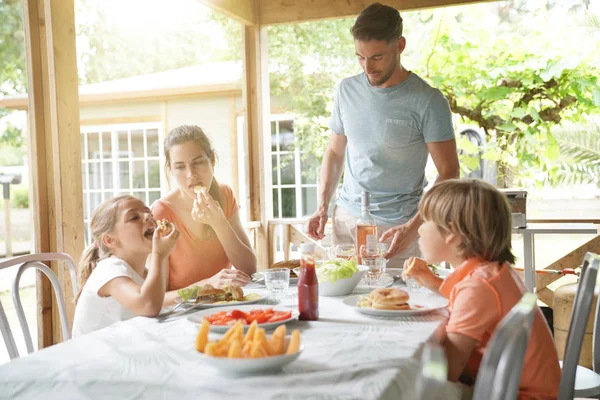 Familj Semester Att Utomhus Lunch — Stockfoto