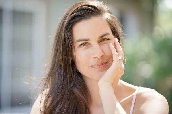 Portret Van Aantrekkelijke Jarige Brunette Vrouw — Stockfoto