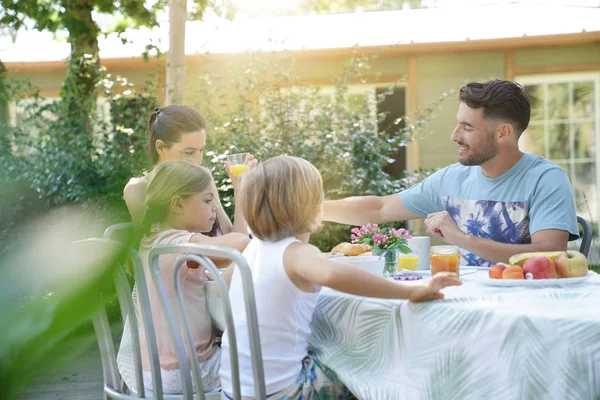 Family Having Breakfast Summer Morning — Stock Photo, Image