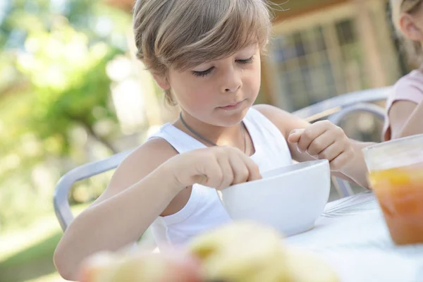 Niños Desayunando Fuera Casa — Foto de Stock