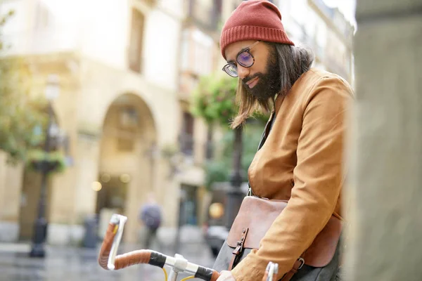 Hipster Guy Standing Bicycle Street — Stock Photo, Image