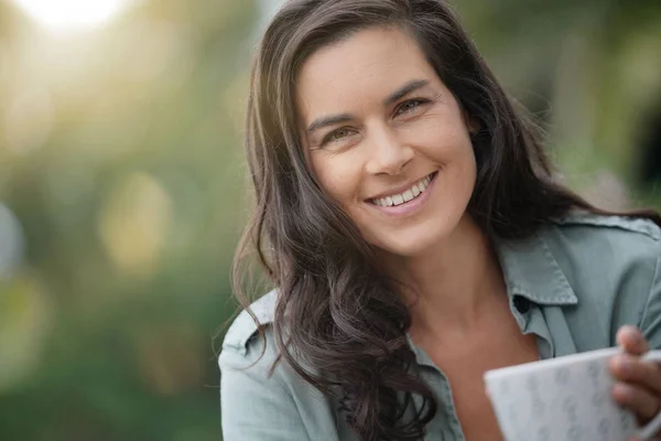 Belle Femme Ans Tenant Une Tasse Thé — Photo