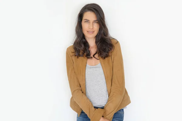 Brunette Woman Standing White Background Isolated — Stock Photo, Image