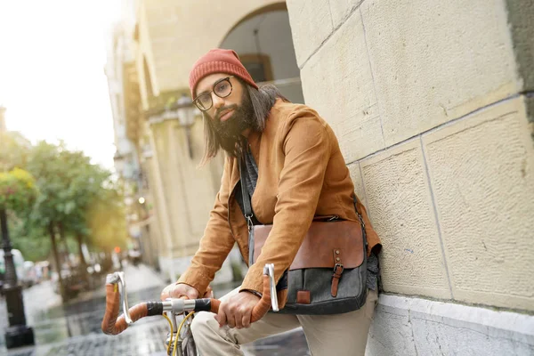 Hipster Guy Standing Bicycle Street — Stock Photo, Image