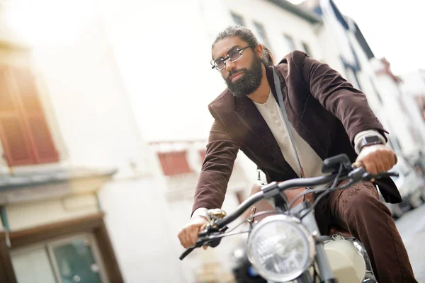 Hipster Guy Riding Electric Vintage Bicycle — Stock Photo, Image