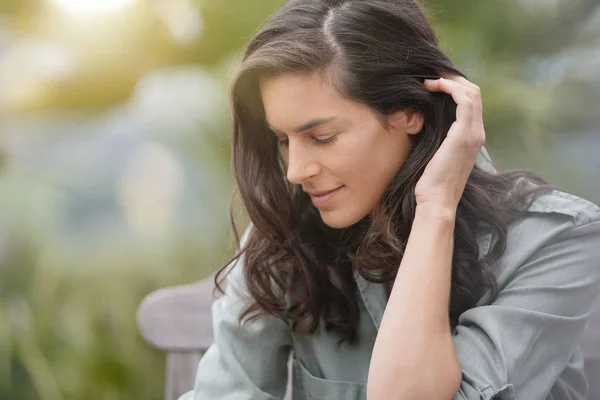 Retrato Mujer Morena Atractiva Escena Aire Libre — Foto de Stock