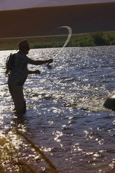 Pescador Mosca Río Atardecer — Foto de Stock