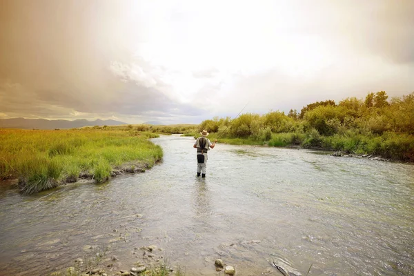 Рибалки Flyfishing Штаті Монтана Річка — стокове фото