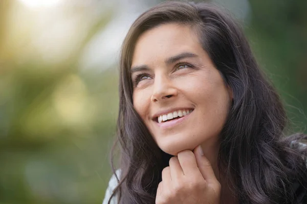 Portrait Belle Femme Brune Scène Extérieure — Photo