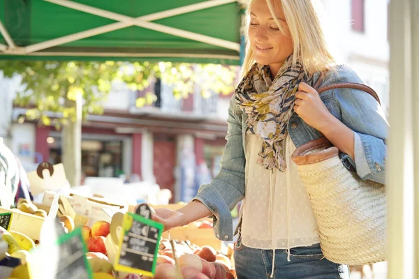 Middle Aged Woman Green Market — Stock Photo, Image