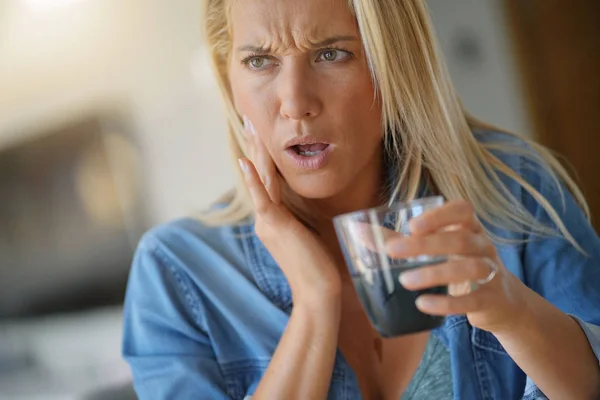 Middelbare Leeftijd Vrouw Met Een Kiespijn — Stockfoto