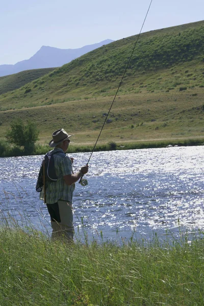 漁師川のアイダホ州でフライフィッシング — ストック写真