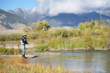 Ruby on Rails Nehri Montana üzerinde sinek balıkçı