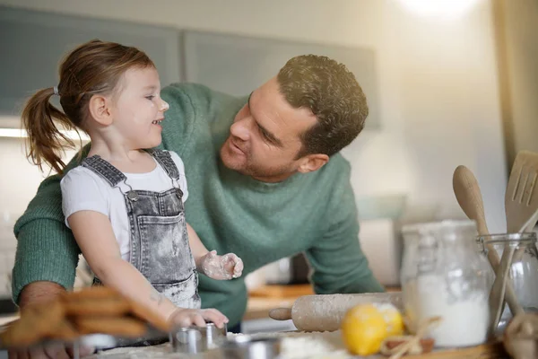 Père Fille Cuisinent Maison — Photo