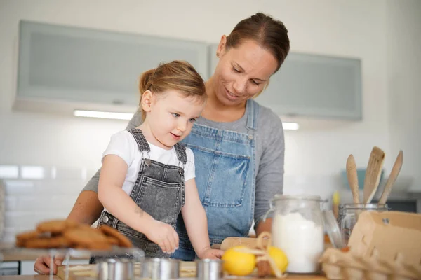 Mère Fille Cuisinent Maison — Photo